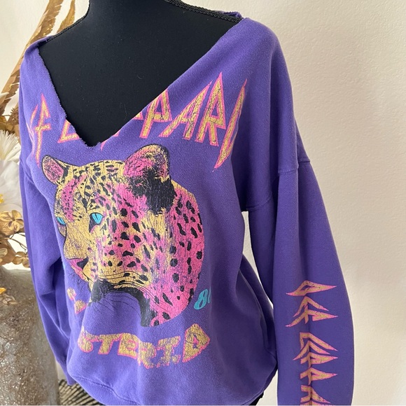 Def Leppard Hysteria Purple Vibrant Colorful Leopard Cotton Sweatshirt Medium - Picture 2 of 9